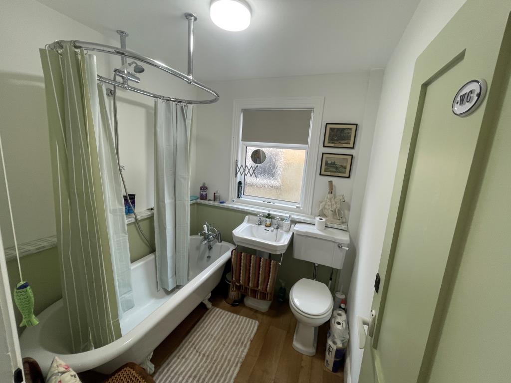 Lot: 8 - BUNGALOW WITH PLANNING FOR EXTENSION AND NEW BUILD TWO-BEDROOM BUNGALOW - Bathroom with roll top bath and W.C.